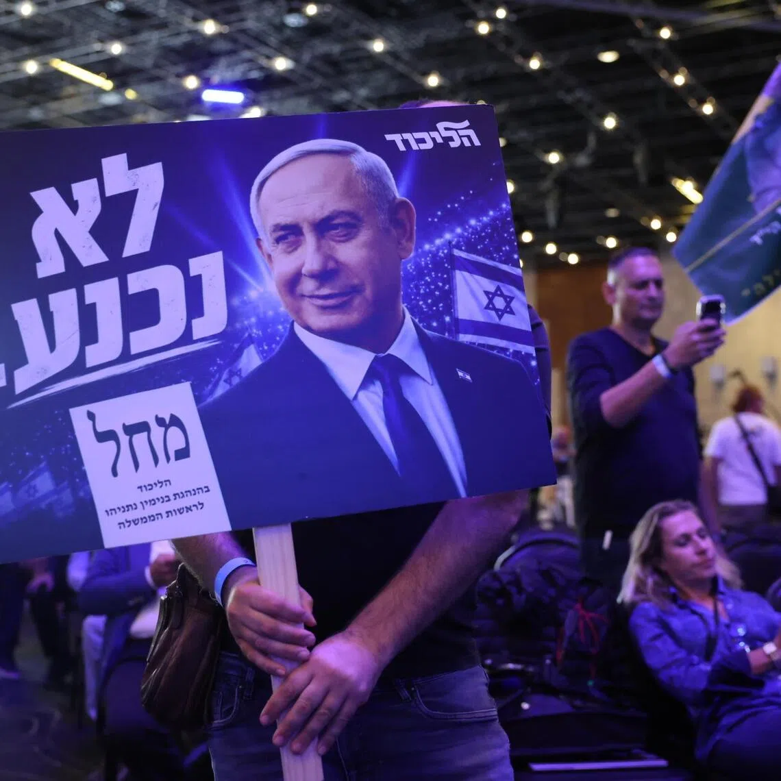 epa13335444 A supporter of Israeli Prime Minister Benjamin Netanyahu attends a Likud party election event in Jerusalem, 27 October 2026. Israelis headed to the polls in the first nationwide 26th Knesset (legislative) elections since the Hamas-led 07 October 2023 attack.  EPA/ABIR SULTAN