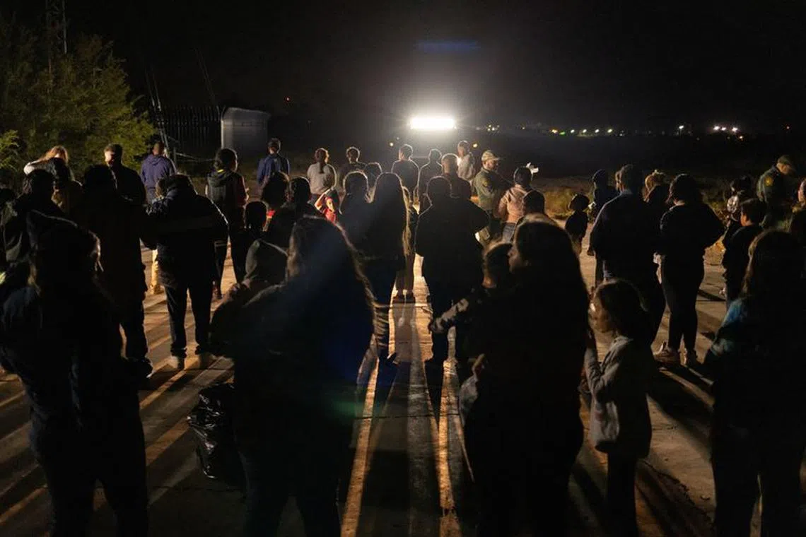 A border patrol agent document migrants, mostly from Guatemala and Honduras, as they surrender after crossing into United States from Mexico in Roma Creek, Texas, U.S. September 20, 2023.  REUTERS/Adrees Latif/File Photo