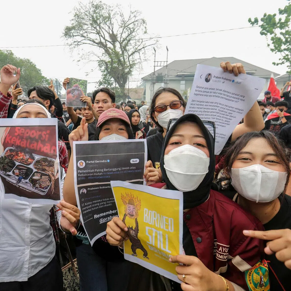 Protesters from the Central Kalimantan People Fighting Alliance demand government action on forest and land fires in Palangka Raya, on Oct 19.