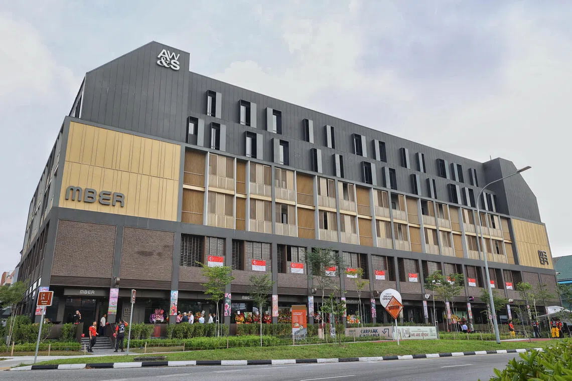 Mber Co-Living and Serviced Apartments in Serangoon houses both private ensuite rooms and serviced apartments with shared spaces for socialising.