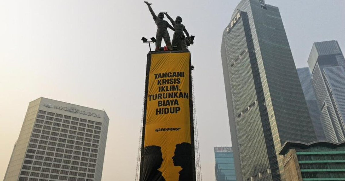 Indonesian government responds to viral Greenpeace banners criticising its haze response