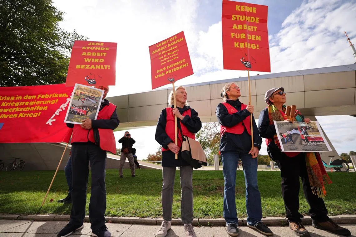 Tens of thousands of German auto workers protest to save jobs