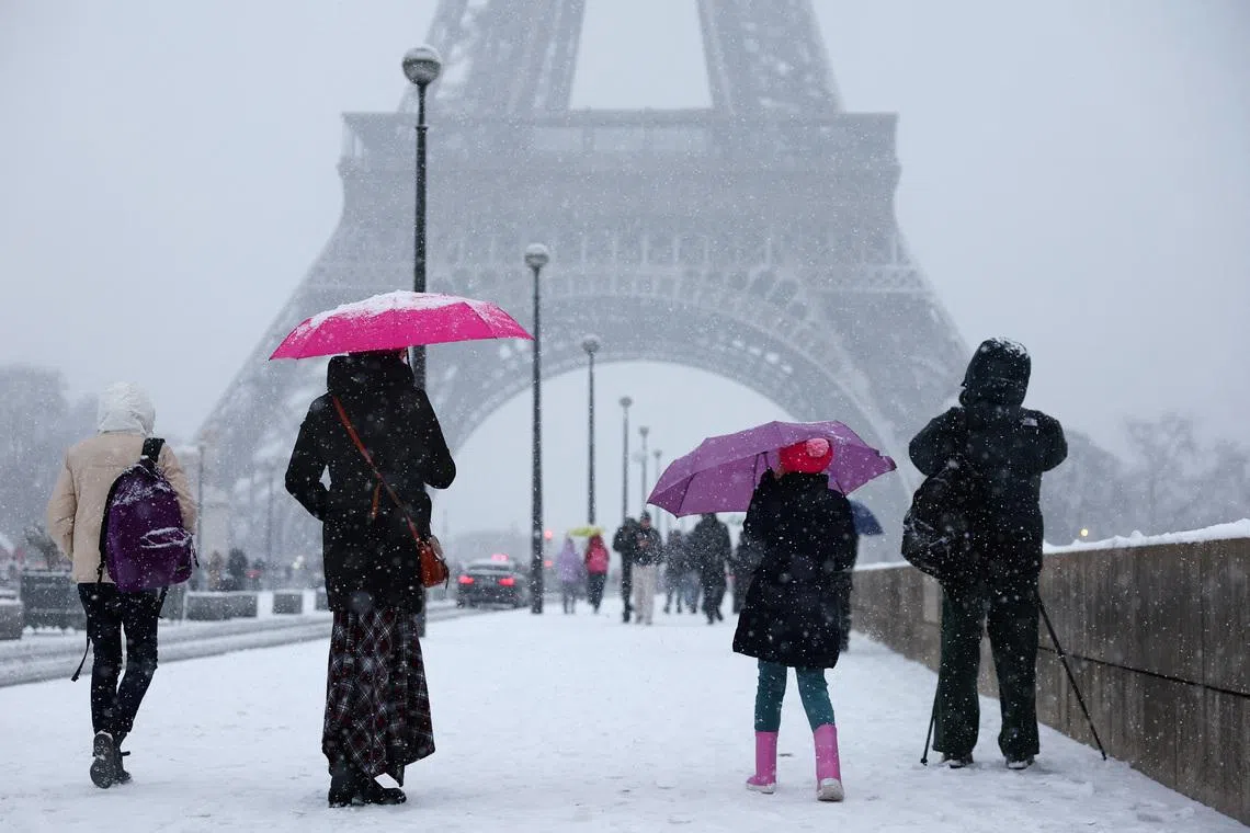 In France, a prolonged cold snap saw freezing temperatures overnight after snow across the Paris region and large parts of the country on Jan 5.