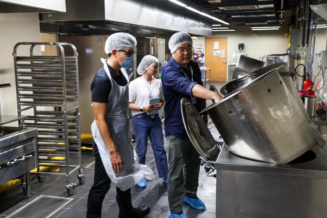 Public Health Officers from CDA’s Food and Vector Borne Division demonstrating an investigation of a simulated foodborne gastroenteritis outbreak.