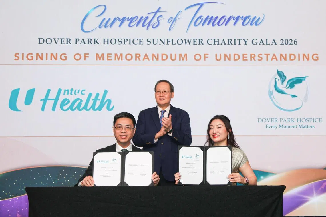 Minister for Energy, Trade and Industry (Energy and Industry) Tan See Leng witnessing the signing of a memorandum of understanding by NTUC Health chief executive Choo Kin Poo and Diver Park Hospice chief executive Liew Li Lian on Oct 25.