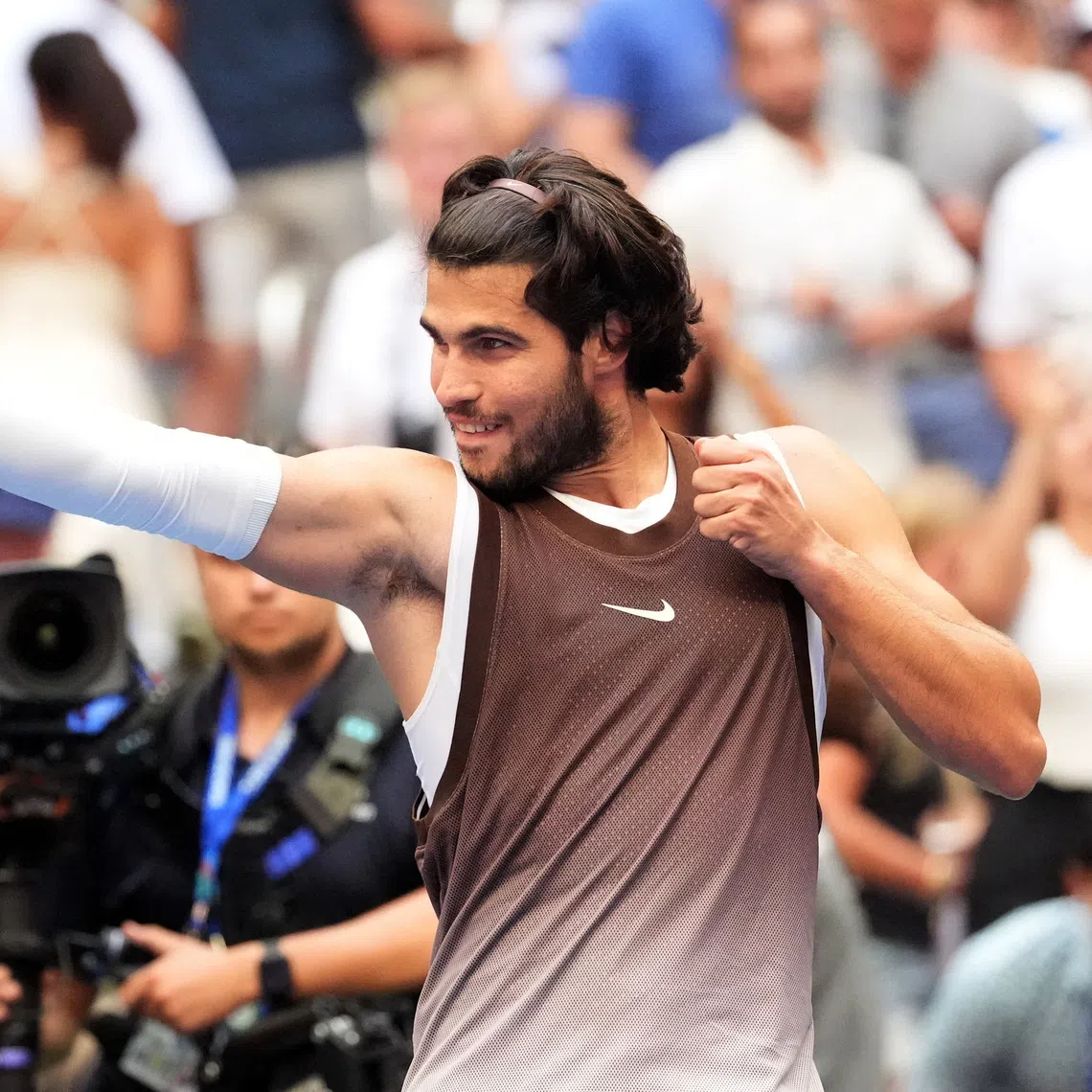 Carlos Alcaraz added a white undershirt to his attire during his third-round match.