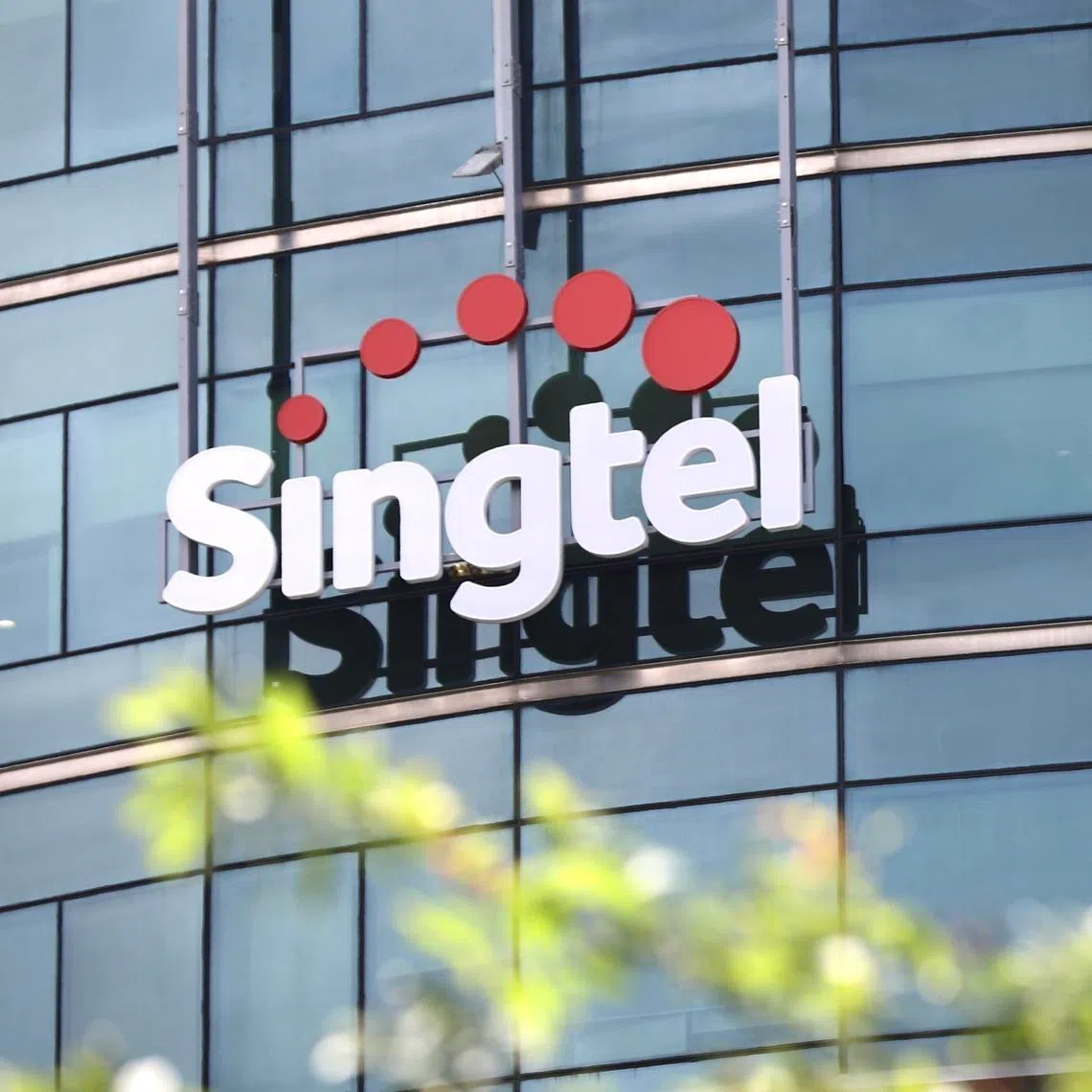 Pixgeneric / Generic of Singtel logo at Singpost Centre on May 17, 2025. Can use for network, broadband, telecom.