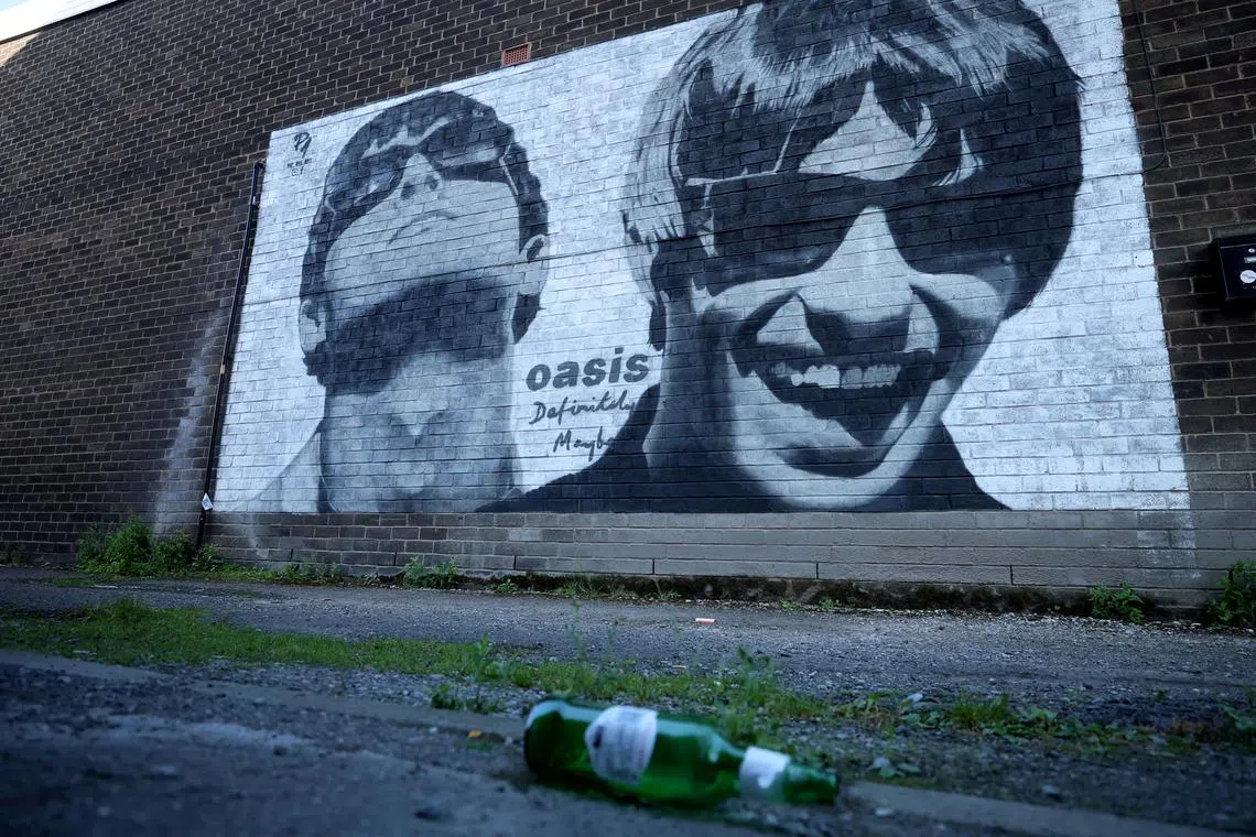 British rock legends Oasis announced on Aug 27 that they will reunite for a world tour, as brothers Liam and Noel Gallagher ended an infamous 15-year feud. 