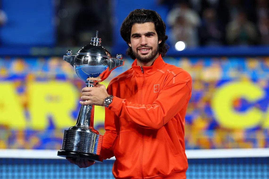 Tennis - ATP 500 - Japan Open - Ariake Coliseum, Tokyo, Japan - October 6, 2026 Spain's Carlos Alcaraz celebrates with the trophy after winning the final against Czech Republic's Jiri Lehecka REUTERS/Manami Yamada