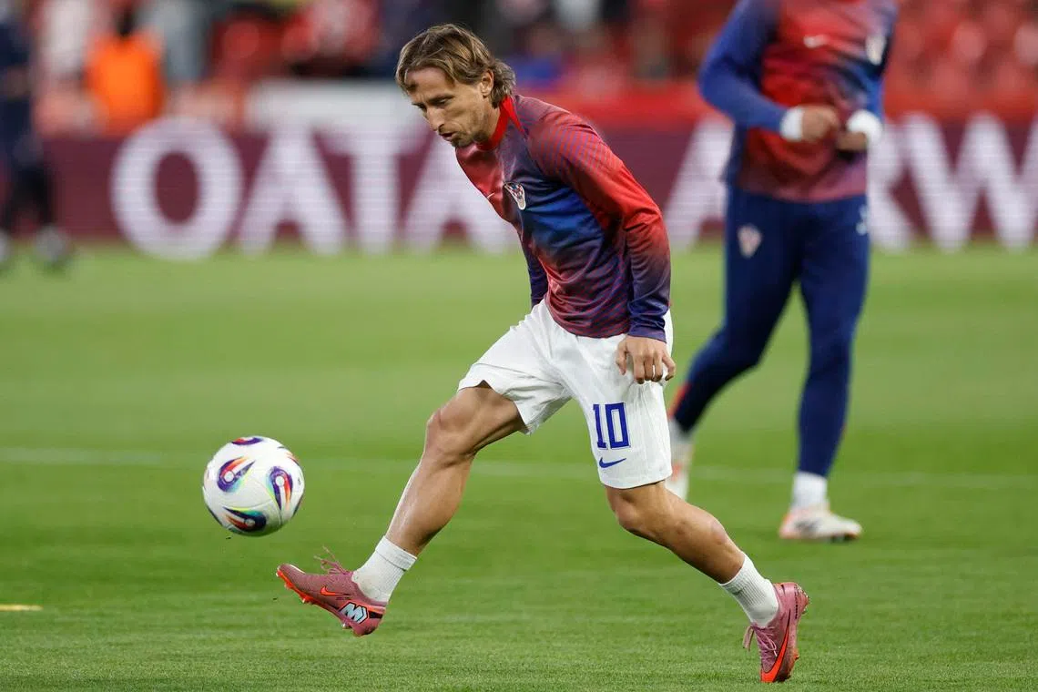 Soccer Football - FIFA World Cup - UEFA Qualifiers - Group L - Czech Republic v Croatia - Fortuna Arena, Prague, Czech Republic - October 9, 2025 Croatia's Luka Modric during the warm up before the match REUTERS/David W Cerny