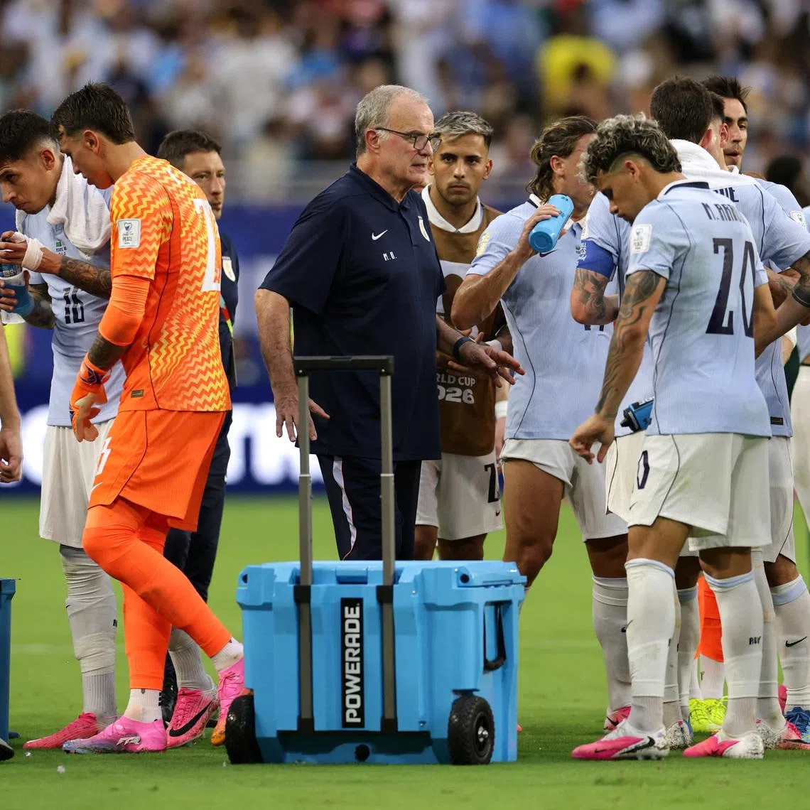 Soccer Football - FIFA World Cup 2026 - Group H - Saudi Arabia v Uruguay - Miami Stadium, Miami Gardens, Florida, U.S. - June 15, 2026 Uruguay coach Marcelo Bielsa gives instructions to Maxi Araujo and teammates during a hydration break REUTERS/Amanda Perobelli