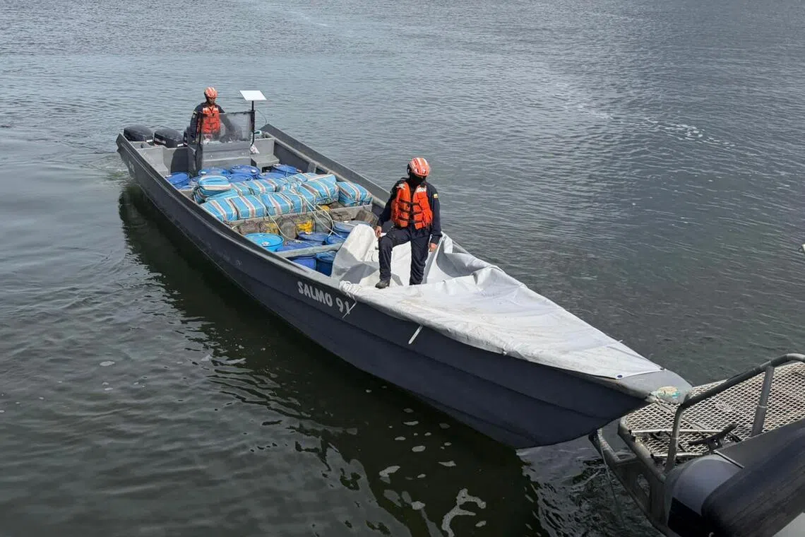 French navy seizes 2.4 tonnes of cocaine in Pacific Ocean