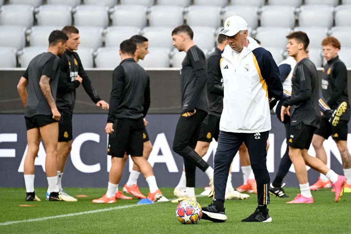 Soccer Football - Champions League - Real Madrid training- Allianz Arena, Munich, Germany - April 29, 2024 Real Madrid coach Carlo Ancelotti during training REUTERS/Angelika Warmuth