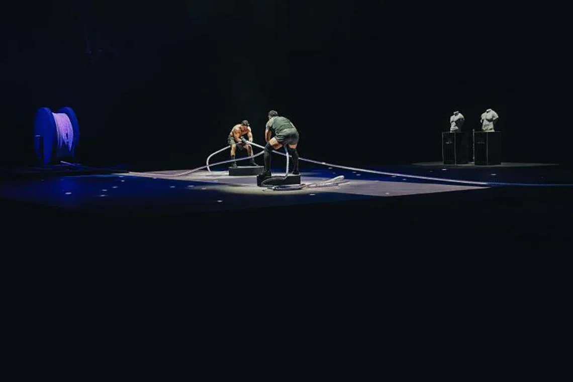 Physical: 100 finale saw Woo Jin-young and Jung Hae-min each pulling a thick coiled length of rope until they reached its end.