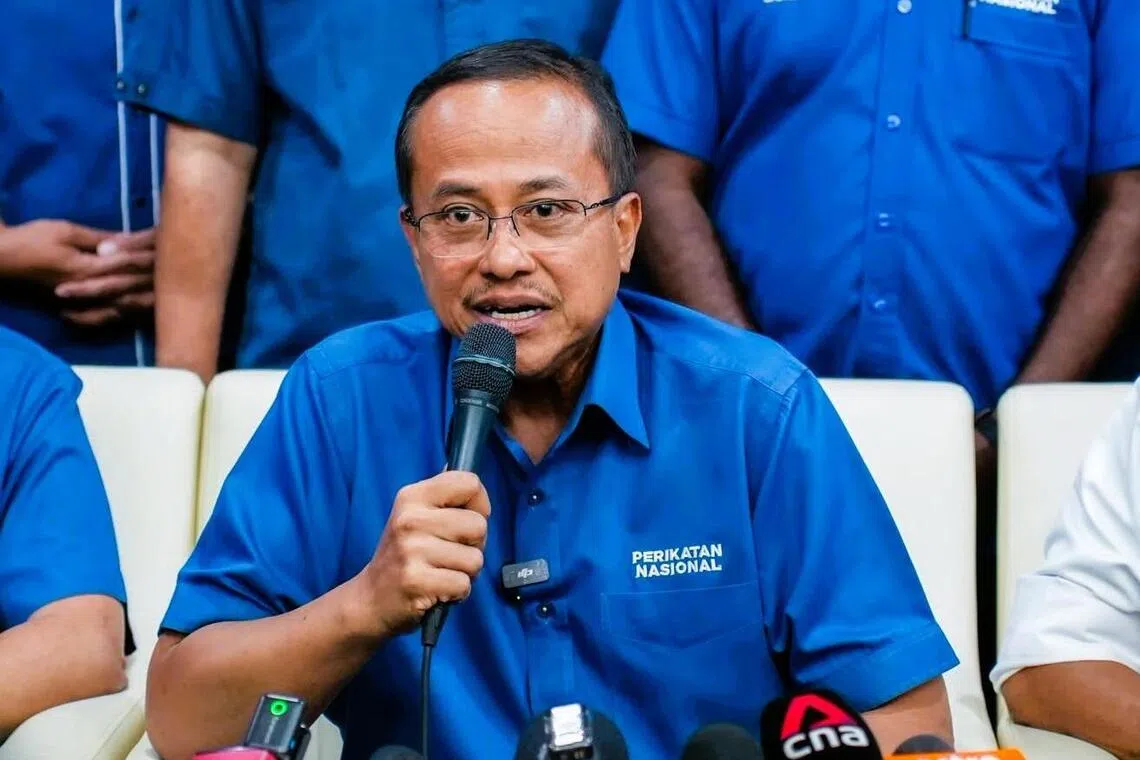 Terengganu Menteri Besar Ahmad Samsuri Mokhtar was Leader of the Opposition briefly before Hamzah Zainudin took up the role again.