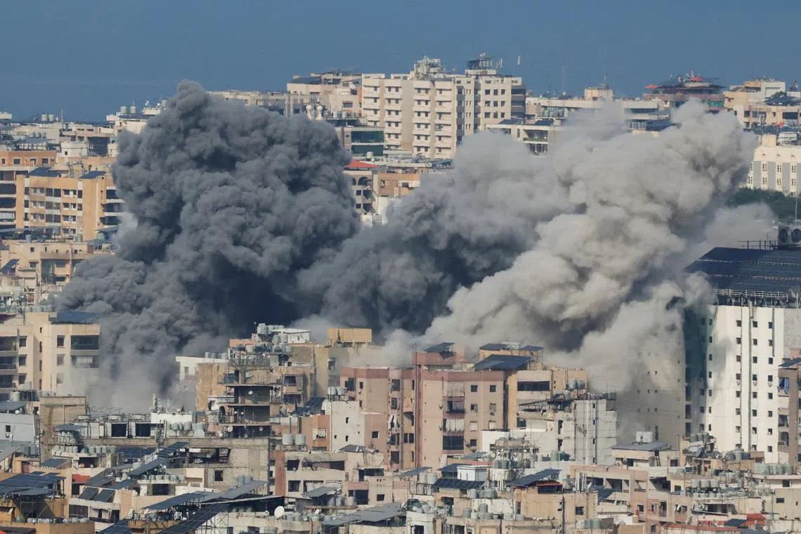 Smoke rises after an Israeli strike on Beirut's southern suburbs, following an escalation between Hezbollah and Israel amid the U.S.-Israeli conflict with Iran, Lebanon, March 4, 2026. REUTERS/Claudia Greco
