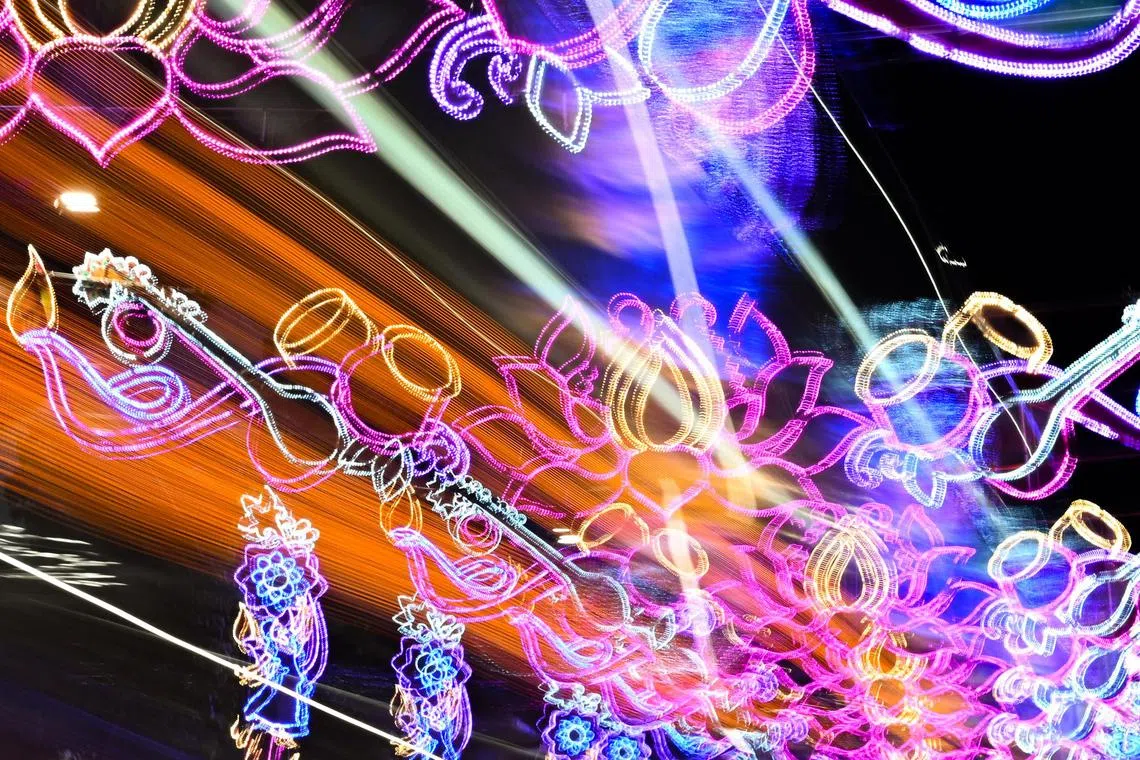 The tabla and veena are Indian classical musical instruments. Their outlines were incorporated in the 2022  light-up.