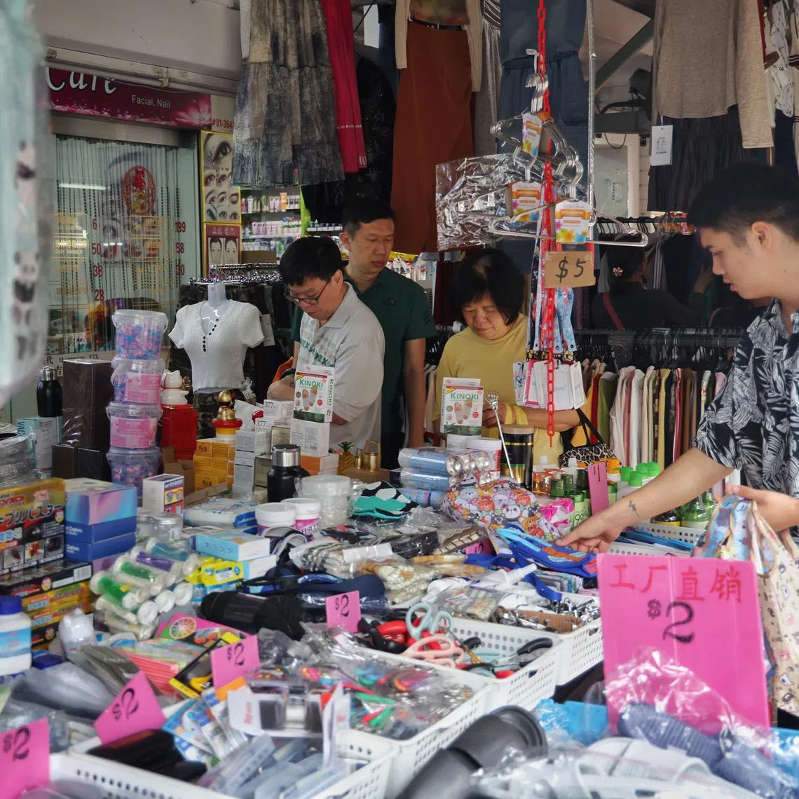 Physical stores still hold a strong advantage in drawing and retaining customers because they can provide a friendly human-touch service.