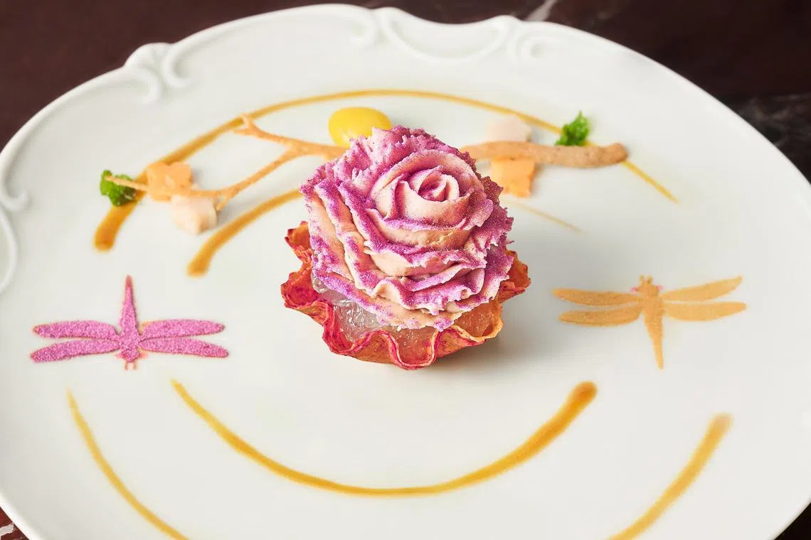 hypicks27 - JTWBaked Taro Tart with Bird's Nest and Ginkgo Nut

Float: Life
Credit: Marina Bay Sands