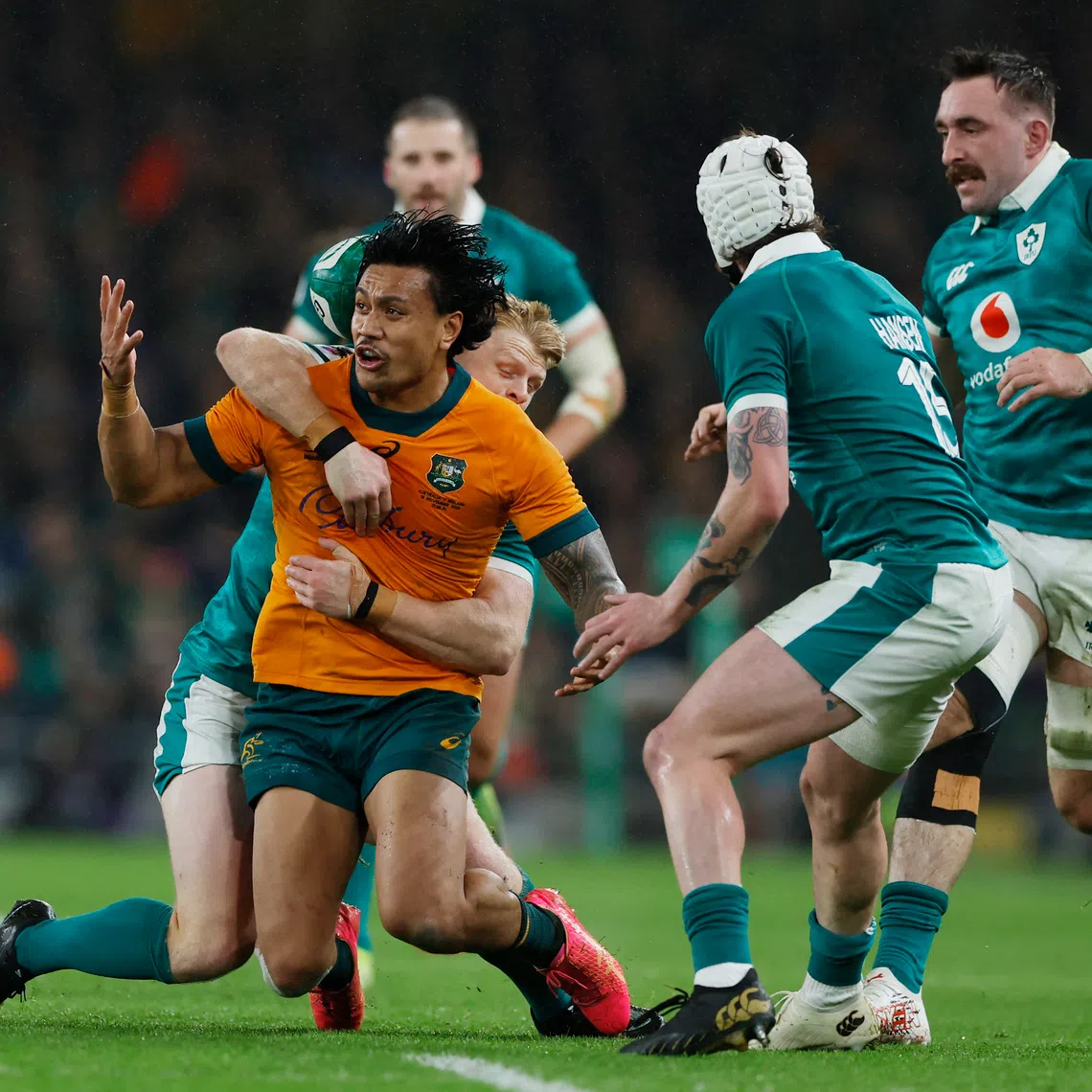 Rugby Union - Autumn Internationals - Ireland v Australia - Aviva Stadium, Dublin, Ireland - November 15, 2025 Australia's Len Ikitau reacts as he is tackled by Ireland's Tommy O'Brien REUTERS/Clodagh Kilcoyne