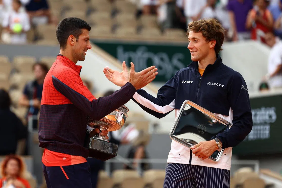Tennis - French Open - Roland Garros, Paris, France - June 11, 2023
Serbia's Novak Djokovic and Norway's Casper Ruud shake hands as they celebrate with their trophies after their final match REUTERS/Lisi Niesner