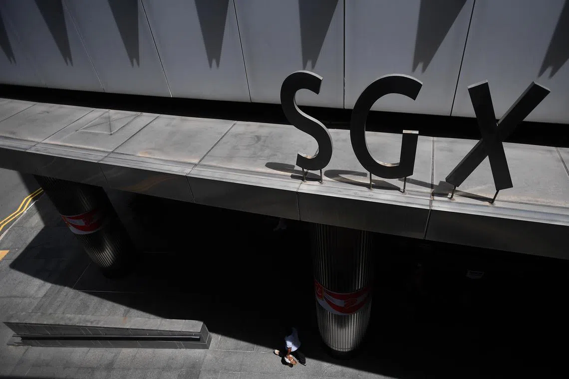 The Straits Times Index rose 0.9 per cent or 28.95 points to close at 3,305.67 points.
