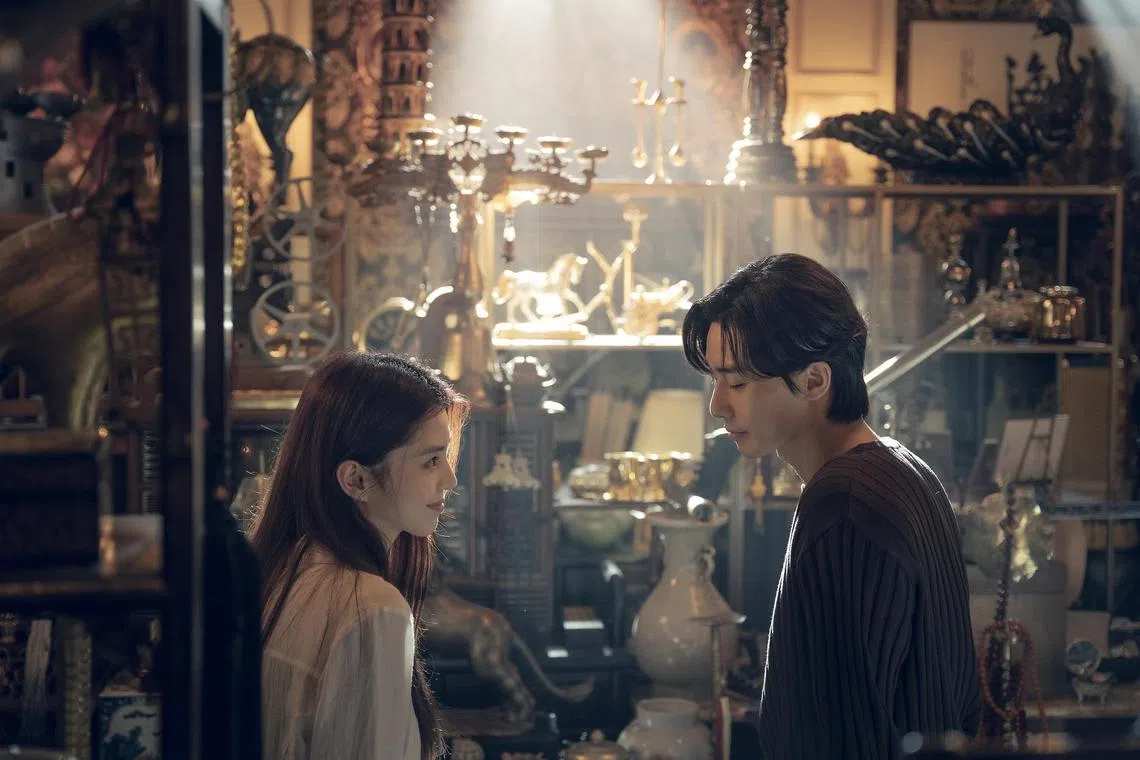 Han So-hee (left) and Park Seo-jun in Gyeongseong Creature: Season 2.
