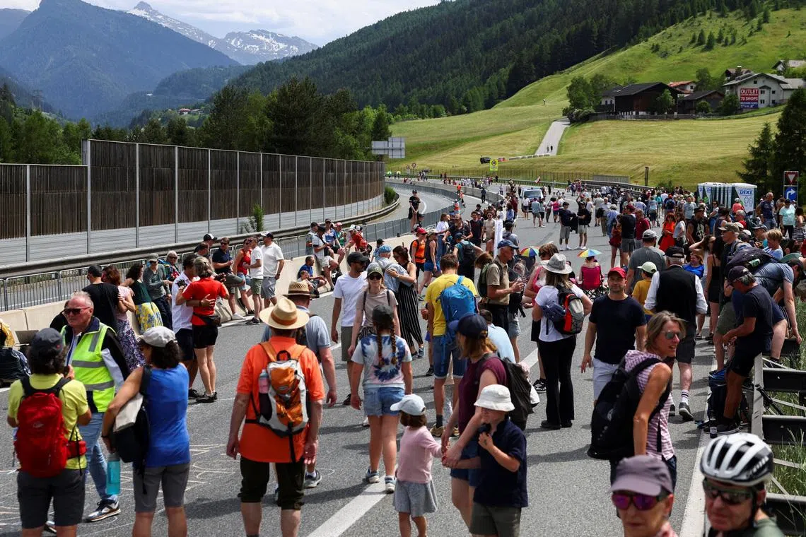 Austrian protesters shut vital motorway connecting Germany to Italy