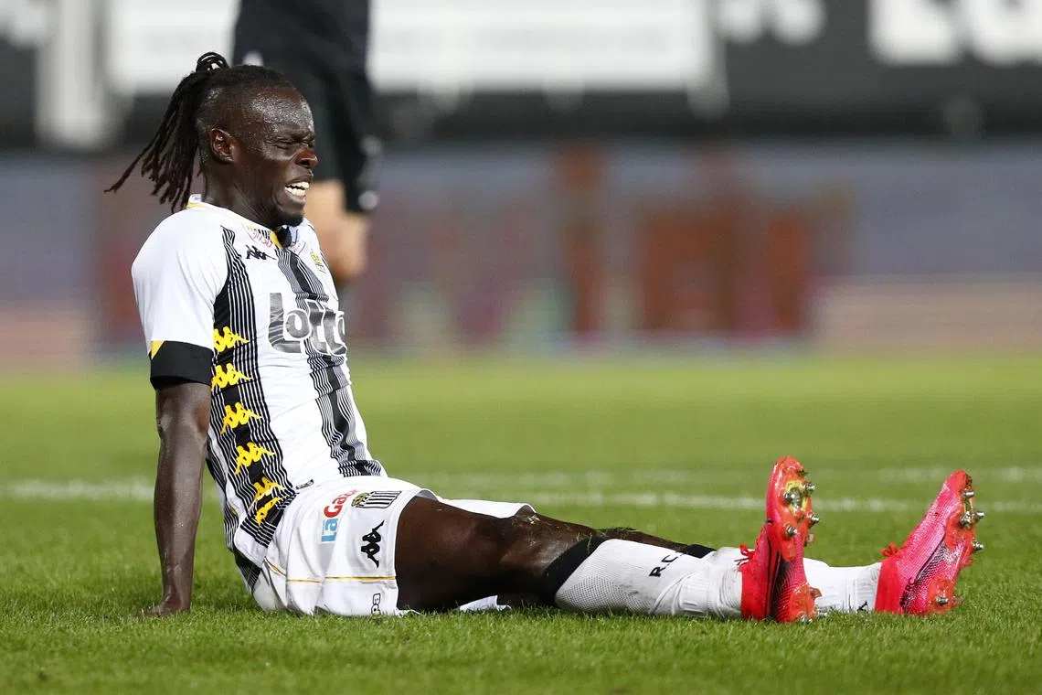 FILE PHOTO: Soccer Football - Europa League - Third qualifying round - Sporting Charleroi v Partizan Belgrade - Stade du Pays de Charleroi, Charleroi, Belgium - September 24, 2020 Sporting Charleroi's Mamadou Fall REUTERS/Francois Lenoir
