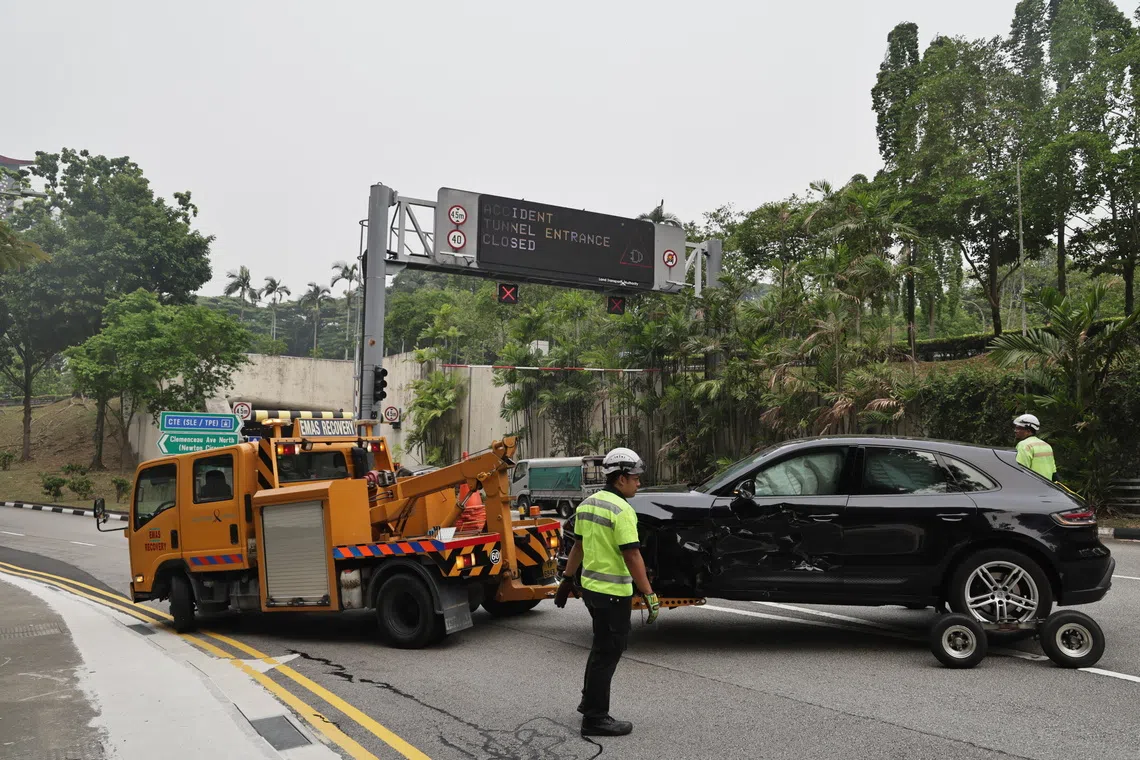 Police officers are seen trying to remove both vehicles from the entrance of CTE, on Oct 10.