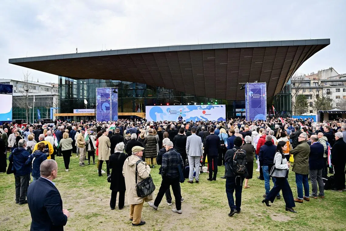 وطن نيوز – تقول وكالة ستاندرد آند بورز إن الفائز في الانتخابات المجرية سيتعين عليه كبح جماح الإنفاق الاجتماعي