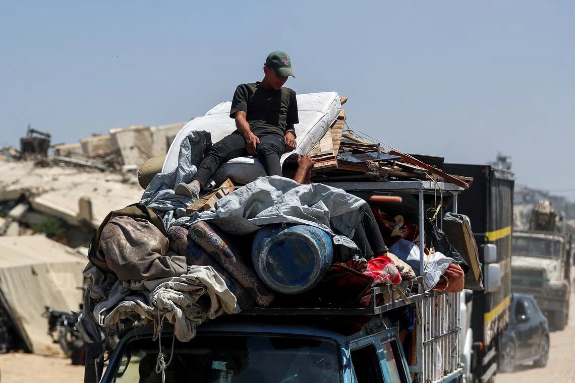 Displaced Palestinians fleeing northern Gaza travel in a vehicle while they head south as the Israeli military prepares to relocate residents to the southern part of the enclave, in Gaza City, August 18, 2025. REUTERS/Mahmoud Issa