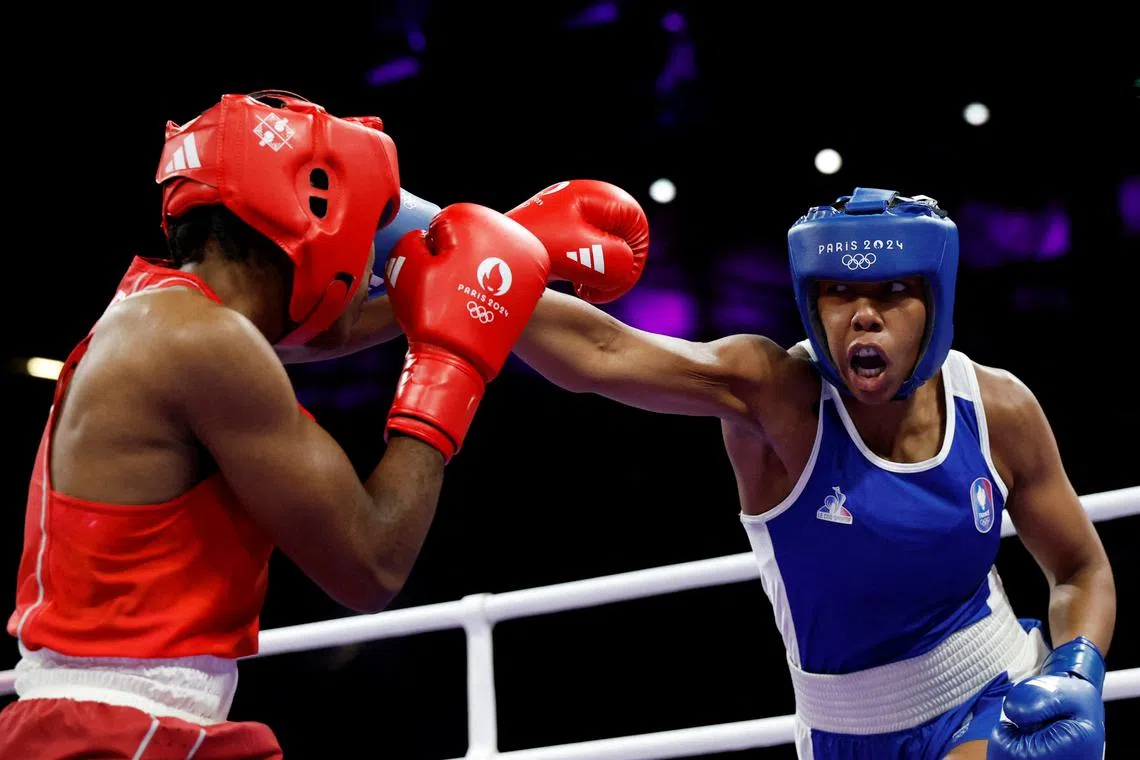 Paris 2024 Olympics - Boxing - Women's 75kg - Quarterfinal - North Paris Arena, Villepinte, France - August 04, 2024. Davina Michel of France in action against Cindy Winner Djankeu Ngamba of Refugee Olympic Team. REUTERS/Peter Cziborra