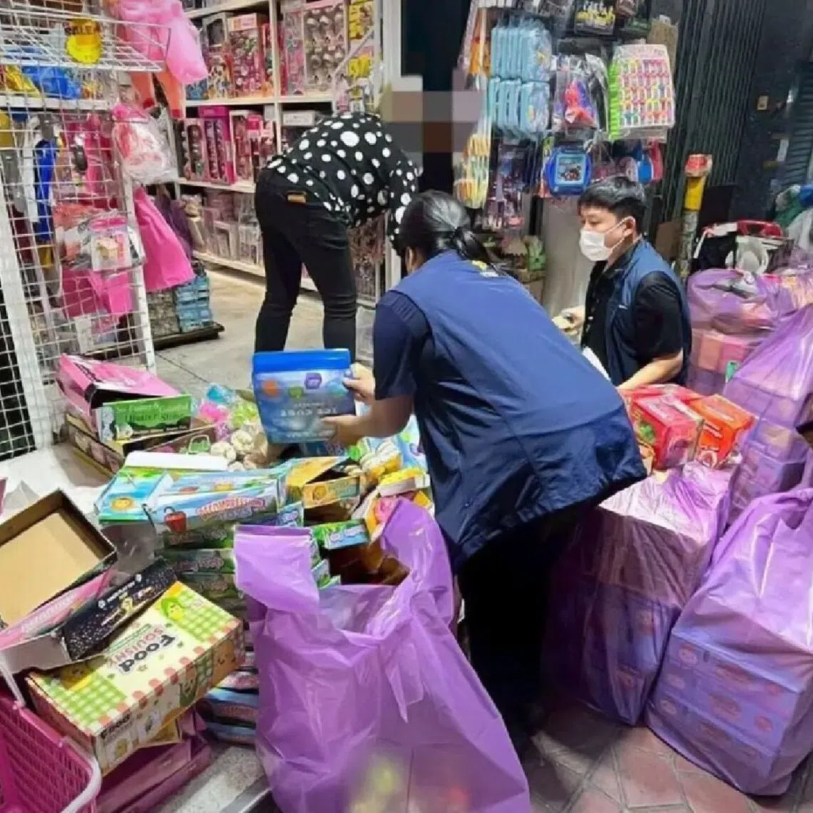 The authorities said the products may be contaminated with chemicals, heavy metals, fragrances and coating substances that do not meet safety standards.