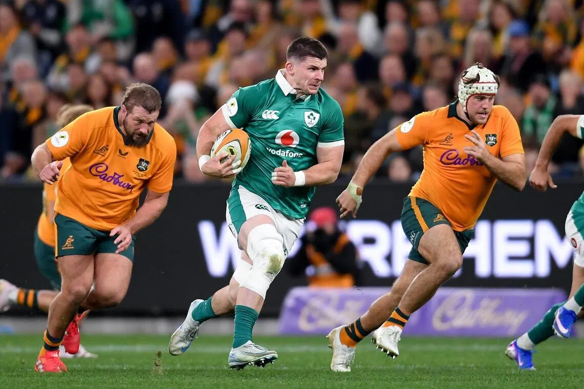 epa13086039 Nick Timoney of Ireland runs the ball during the 2026 Nations Championship Rugby Test between Australia and Ireland at Allianz Stadium in Sydney, Australia, 04 July 2026.  EPA/STEVEN MARKHAM AUSTRALIA AND NEW ZEALAND OUT