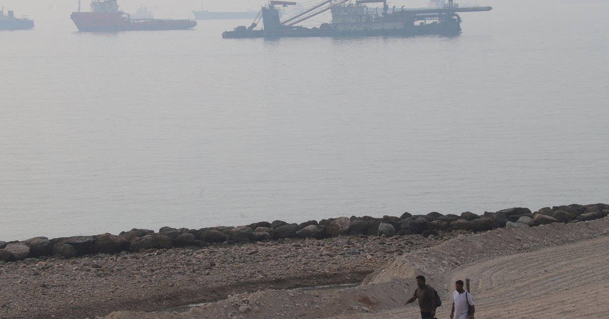 Attack risks rise for tankers as Iran vows to block more Hormuz routes