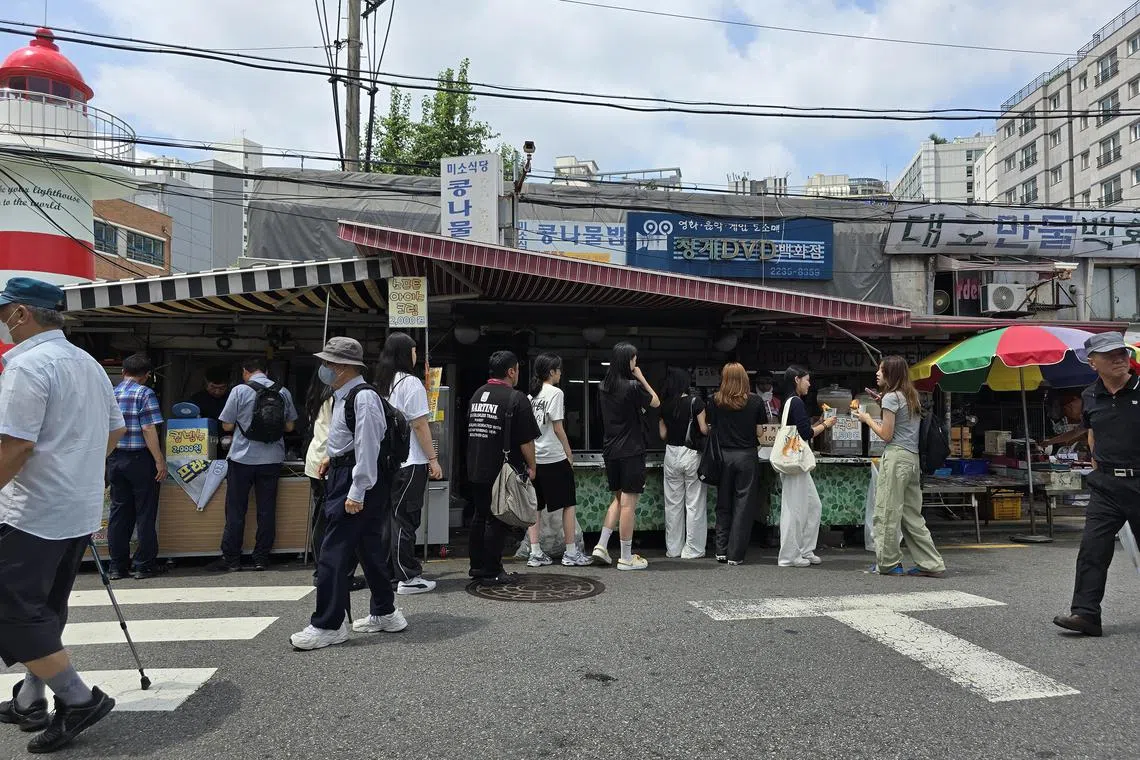 wtcoffee - The queue for iced milk coffee at Dongmyo Flea Market in Seoul

Credit: Wendy Teo