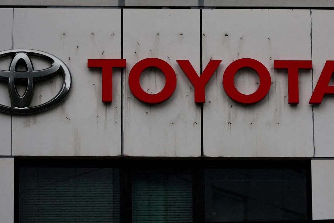 FILE PHOTO: Toyota Motor Corp's logo is pictured at its dealership in Tokyo, Japan April 3, 2025. REUTERS/Kim Kyung-Hoon/File Photo