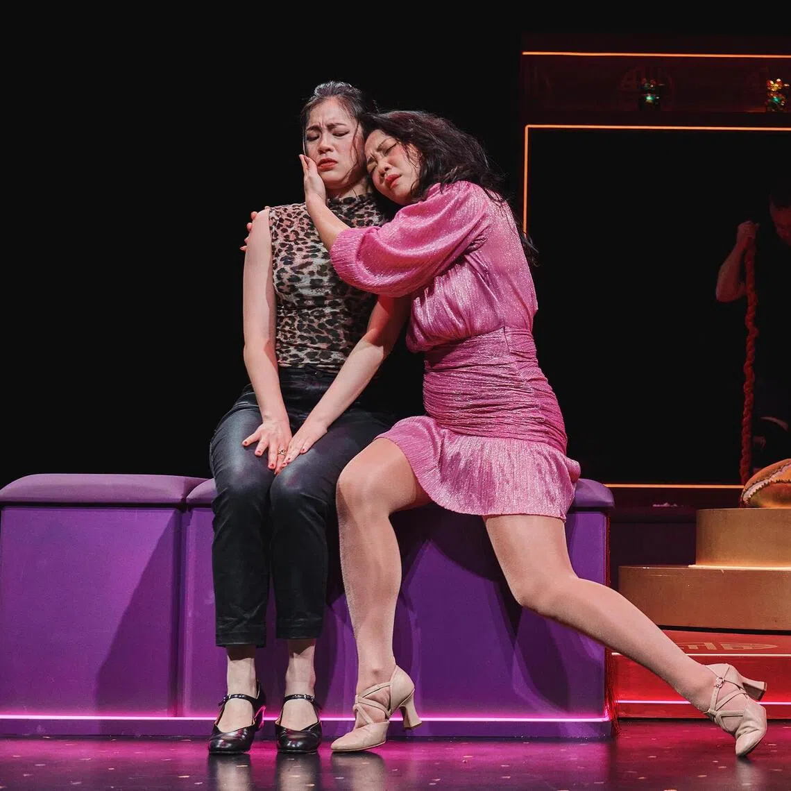 sfrich02 - SRT, La Boite & STC's Congratulations, Get Rich - Kimie Tsukakoshi, Seong Hui Xuan

Credit and copyright: TUCKYS PHOTOGRAPHY