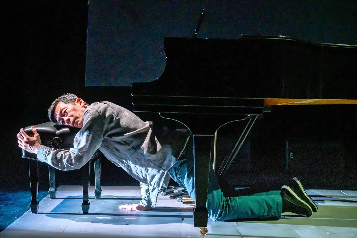 In I Swallowed A Moon Made Of Iron, artist Njo Kong Kie sets Chinese worker-poet Xu Lizhi's poems to music.