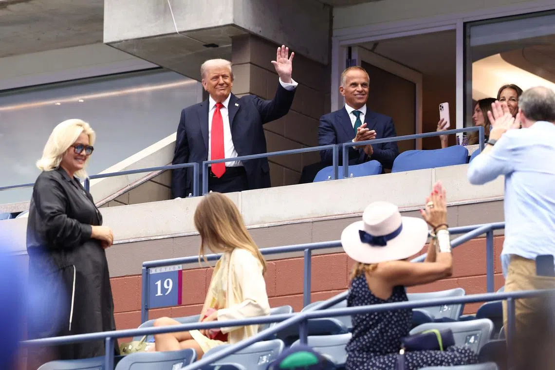 Tennis - U.S. Open - Flushing Meadows, New York, United States - September 7, 2025 U.S. President Donald Trump waves to the crowd ahead of the final match between Italy's Jannik Sinner and Spain's Carlos Alcaraz REUTERS/Kevin Lamarque