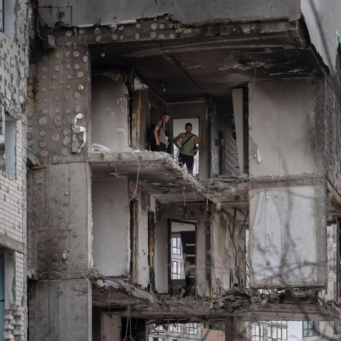 Residents in a destroyed apartment following a Russian airstrike in a residential area of Kyiv, Ukraine, on Tuesday, July 7, 2026. US President Donald Trump said he will allow Ukraine to manufacture Patriot missile interceptors, sending another signal of his shifting approach toward Russia’s war — and Volodymyr Zelenskyy. Photographer: Andrew Kravchenko/Bloomberg