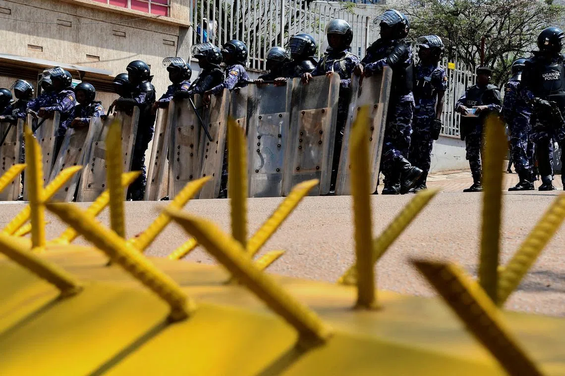 FILE PHOTO: Ugandan police officers stand in a formation during a rally against what the protesters say are rampant corruption and human rights abuses by the country's rulers in Kampala, Uganda July 23, 2024. REUTERS/Abubaker Lubowa/File Photo
