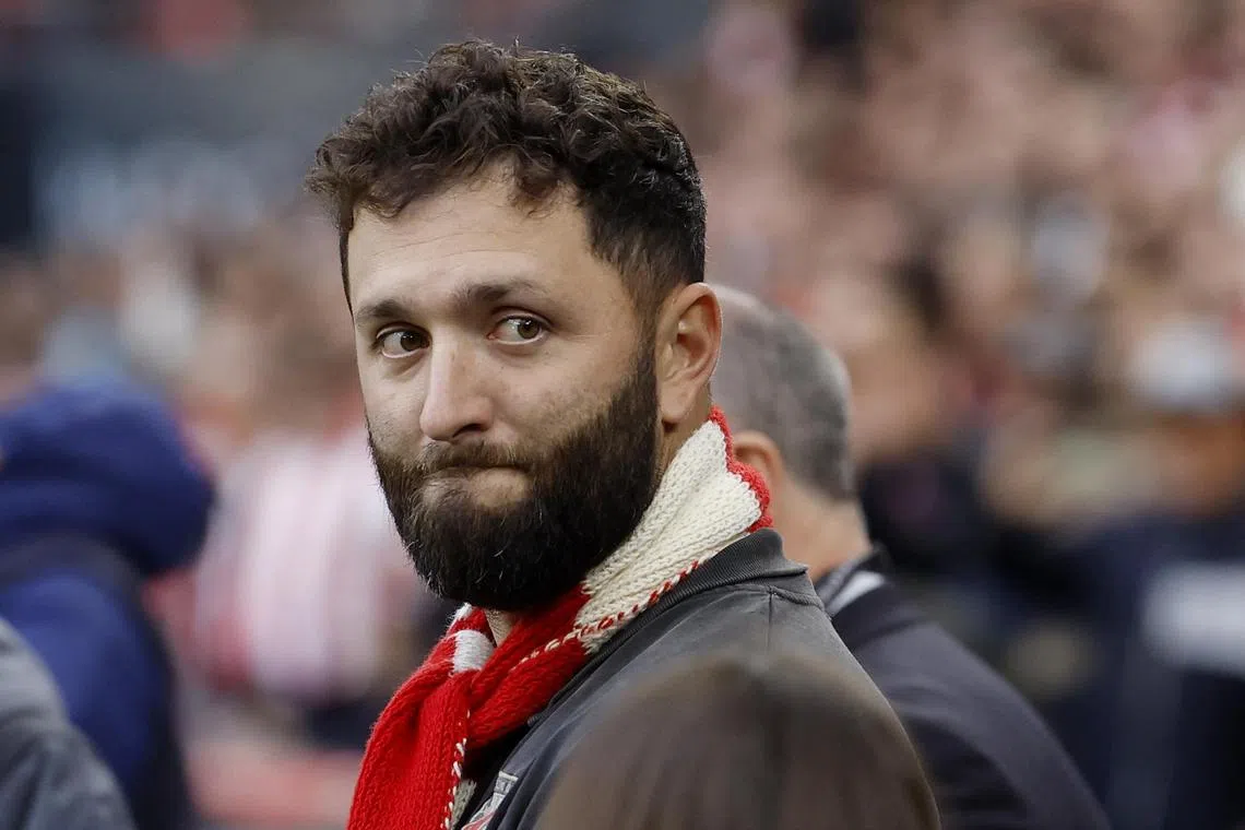 Spanish golfer Jon Rahm on the pitch before the La Liga match between Athletic Bilbao and Atletico Madrid last December.