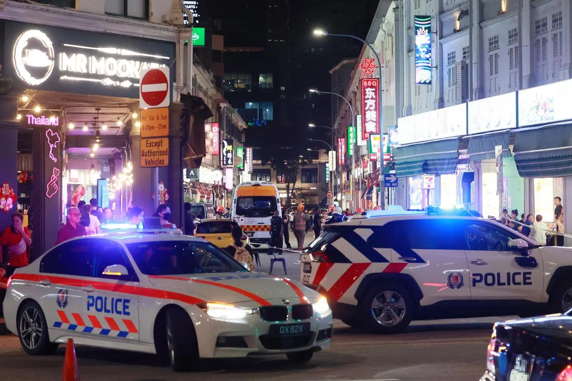 Several shops in the vicinity were forced to close temporarily, and a pungent smell was in the air.