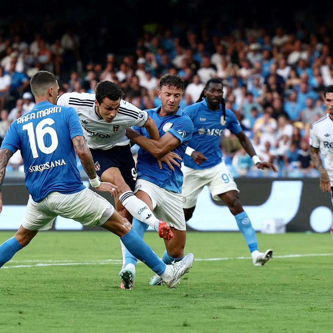 Soccer Football - Serie A - Napoli v Como - Stadio Diego Armando Maradona, Naples, Italy - August 30, 2026 Como's Anastasios Douvikas scores their second goal REUTERS/Guglielmo Mangiapane     TPX IMAGES OF THE DAY