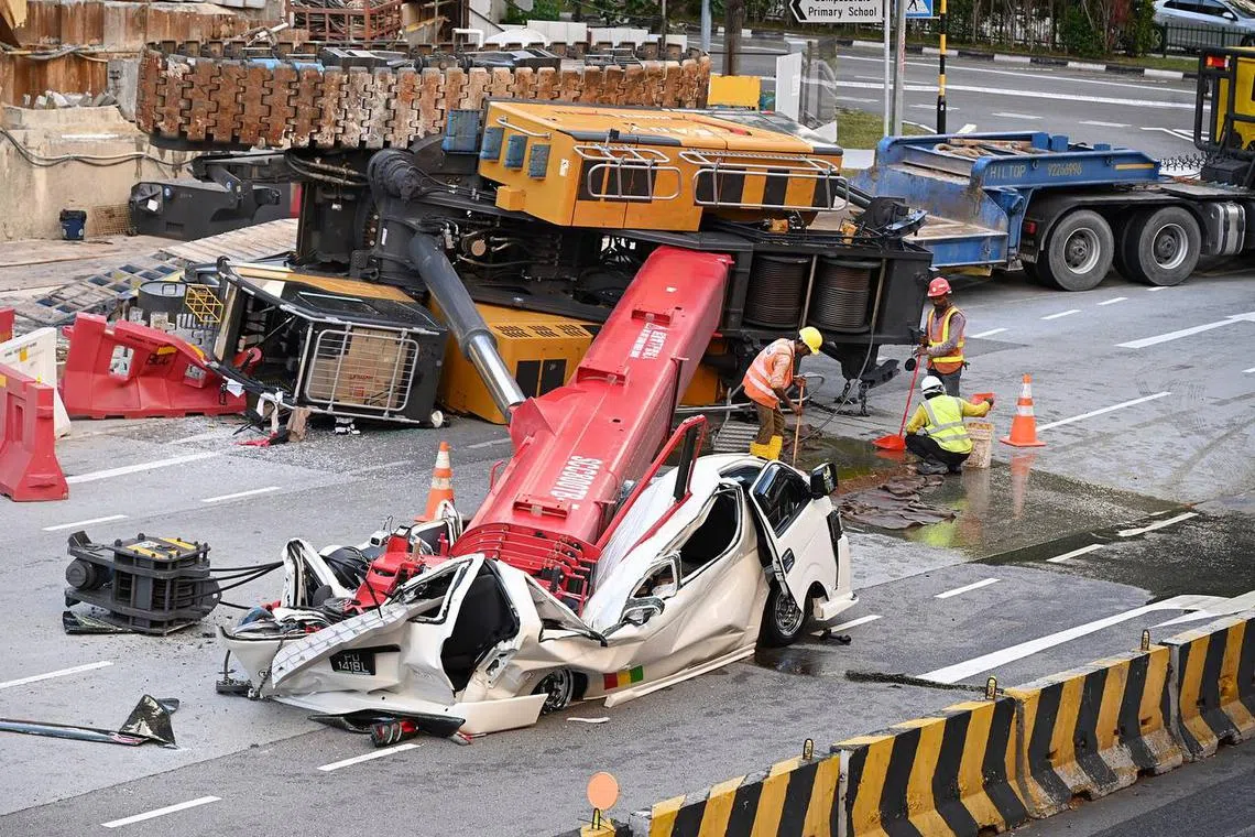 Driver jumps out seconds before van crushed by falling crane in ...