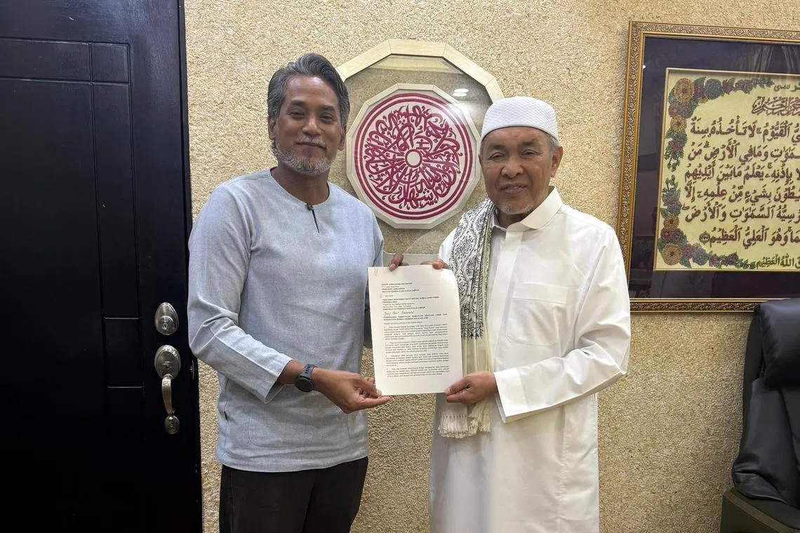 UMNO president Zahid Hamidi appears to have reconciled with protege-turned-critic Khairy Jamaluddin three years after the latter was sacked from the party.