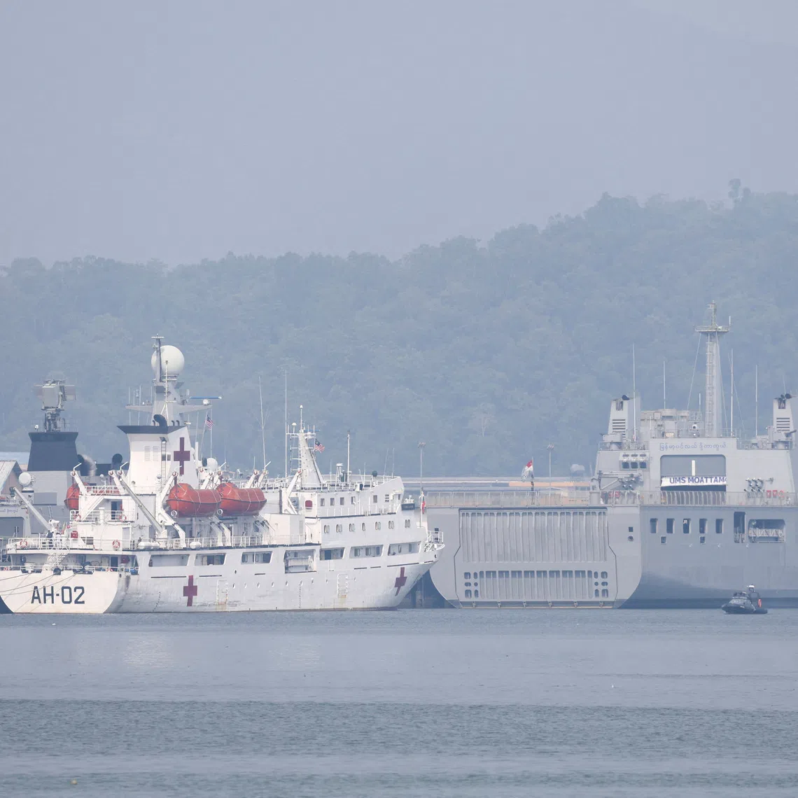 Three Myanmar navy vessels carried 1,476 Myanmar nationals into Myanmar waters on Oct 1.