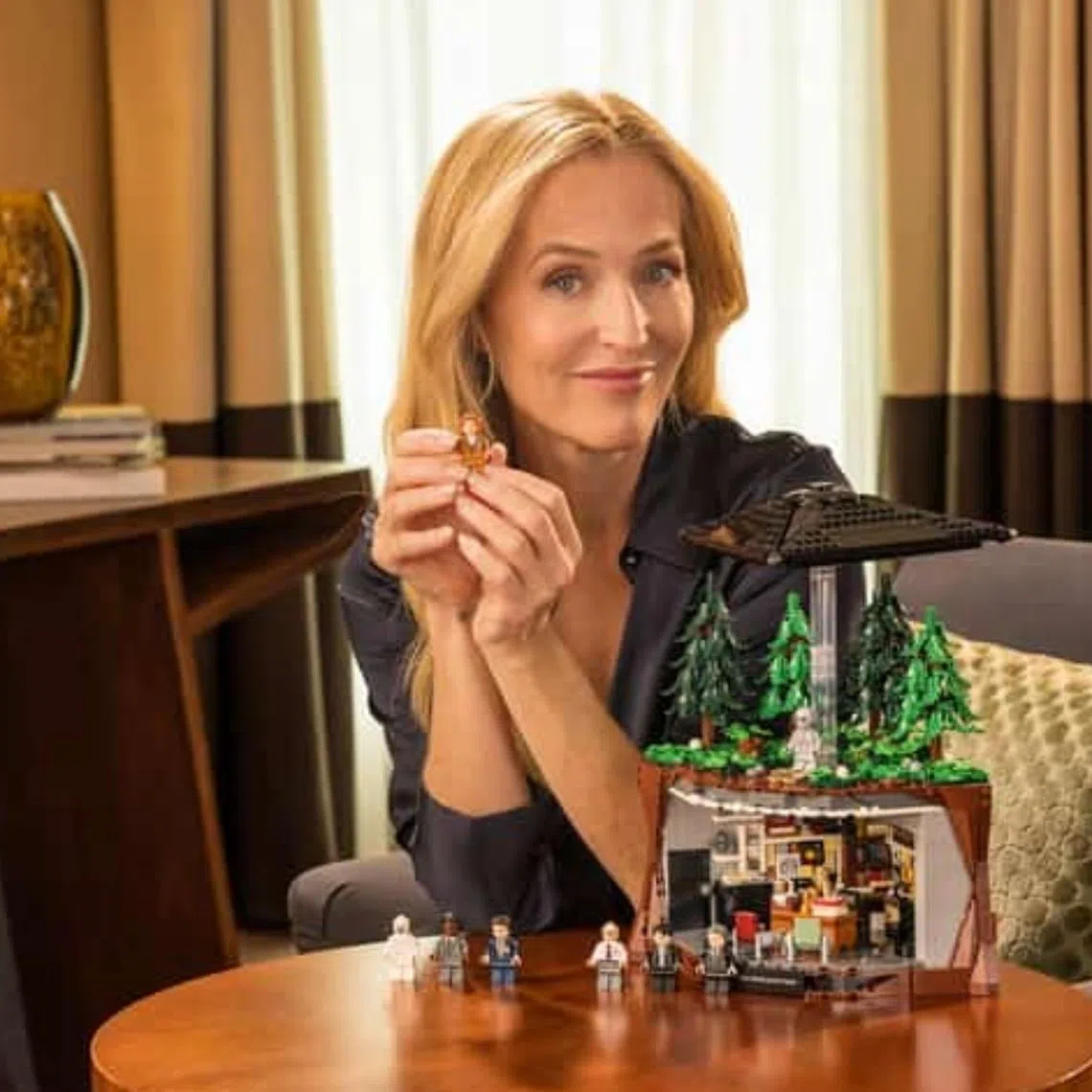 Actor Gillian Anderson revives her role as FBI agent Dana Scully in a video promoting Lego’s new The X-Files set.